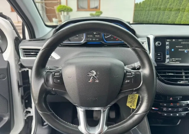 Peugeot 2008 cena 36900 przebieg: 121100, rok produkcji 2015 z Lewin Brzeski małe 529